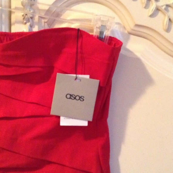 ASOS pleated strapless dress with curved neckline - Picture 4 of 4