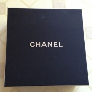 Reduced from 35! ⛔Small Chanel box