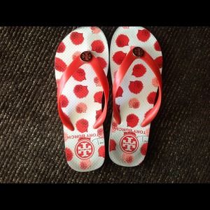 **Hold**Authentic Tory Burch