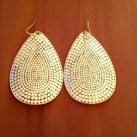 Dangle earrings!!