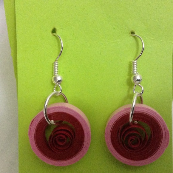 Handmade quilled earrings - Picture 2 of 2