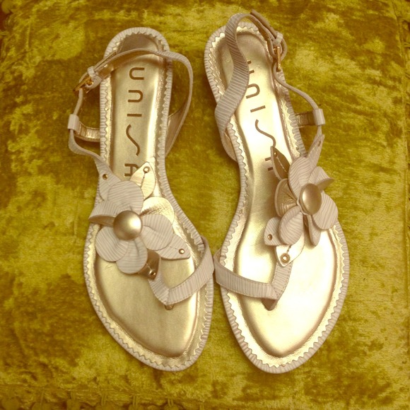 PRETTY IN FLOWERS SANDALS!!!