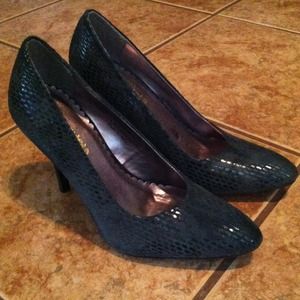 Black pumps with snake skin type pattern.
