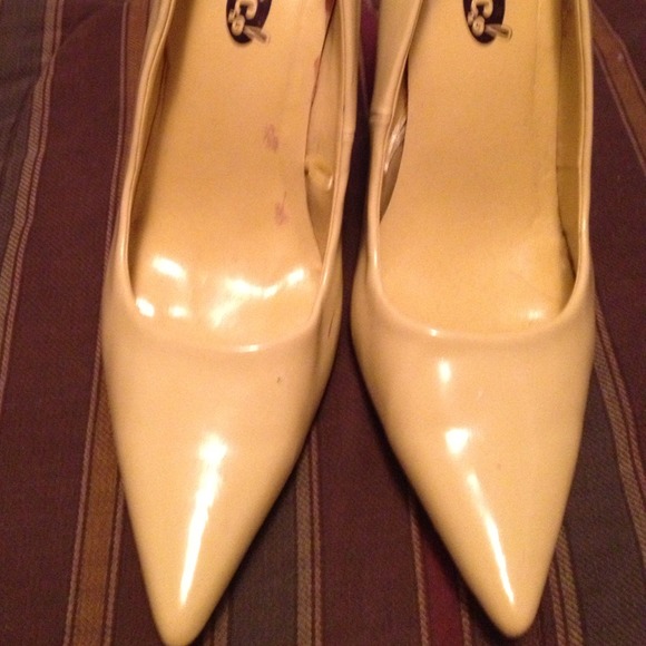 Yellow pumps - Picture 2 of 4