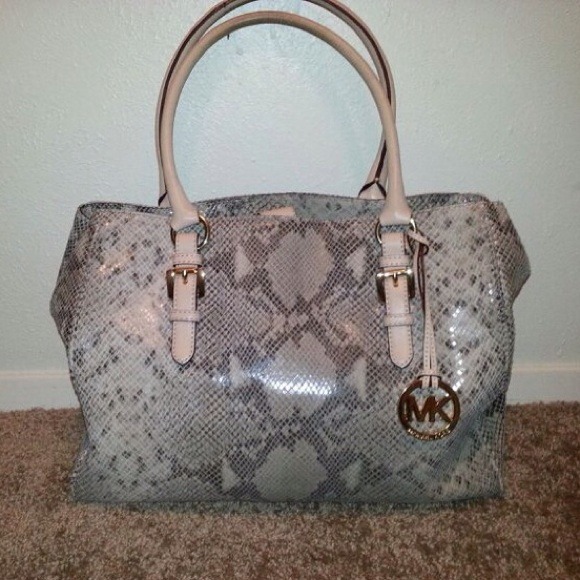 Michael Kors Handbags - Authentic Michael Kors Jet Set Medium Work Angora