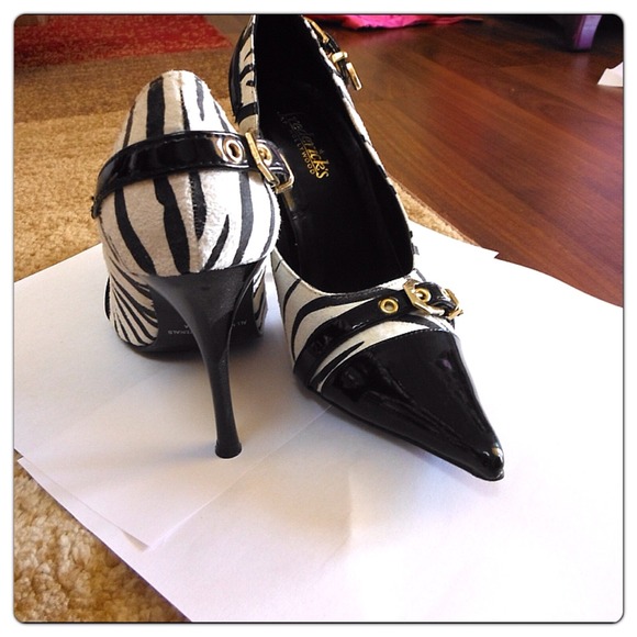 Zebra Frederick's of Hollywood pumps