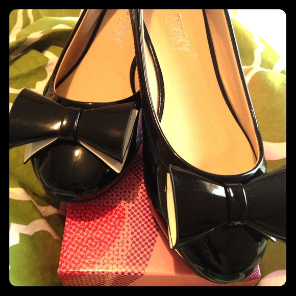 Black bow flats