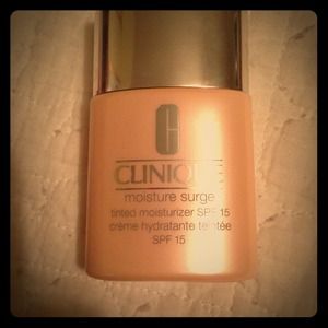 🚫SOLD!🚫Clinique moisture surge tinted