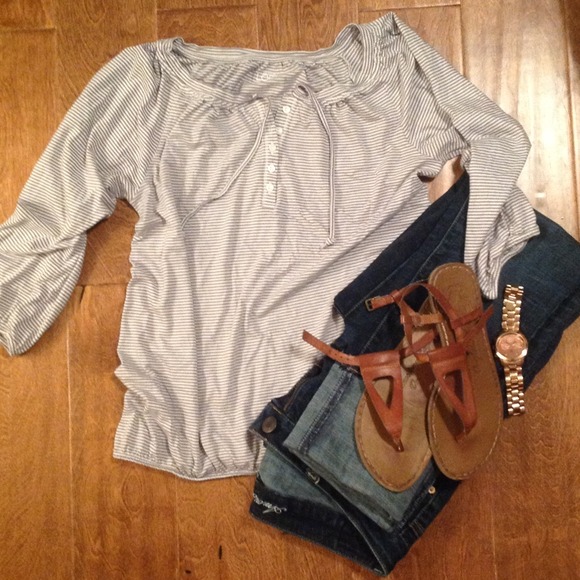 🚫SOLD🚫LOFT Gray & White Comfy Top