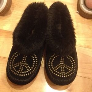 Lucky brand fuzzy slip. Brown and black pair