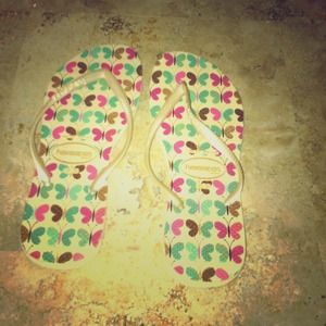 Butterfly flip flops