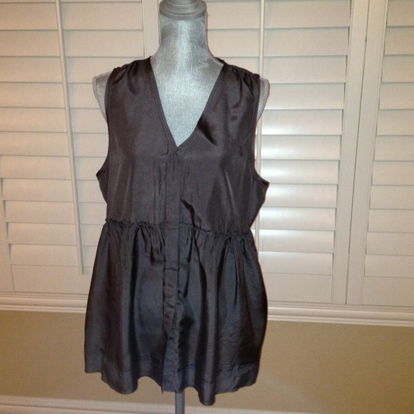 ❌Sold in a bundle❌Banana Republic blouse✂