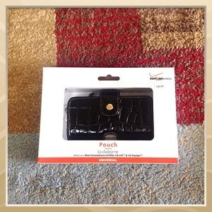 NWT. Universal cell phone pouch.
