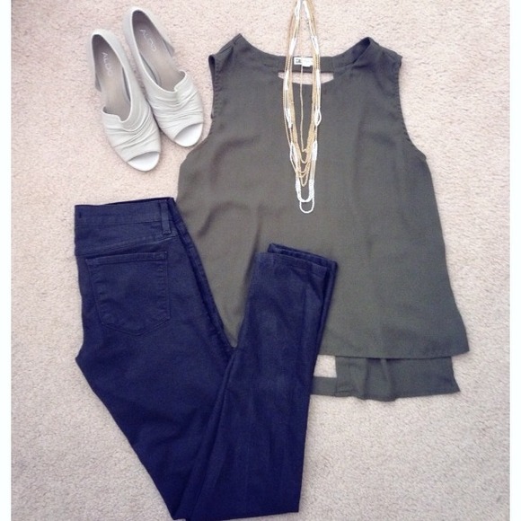 🔴SOLD!!! Worn only once! Army Green Tank