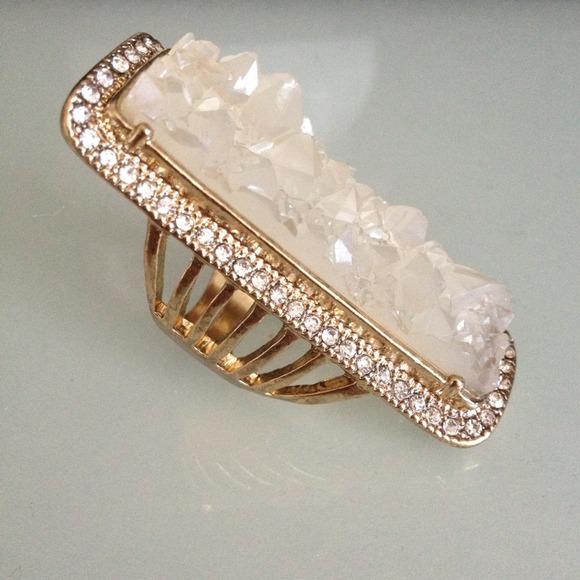 CLEAR STONE GOLD RING - Picture 2 of 4
