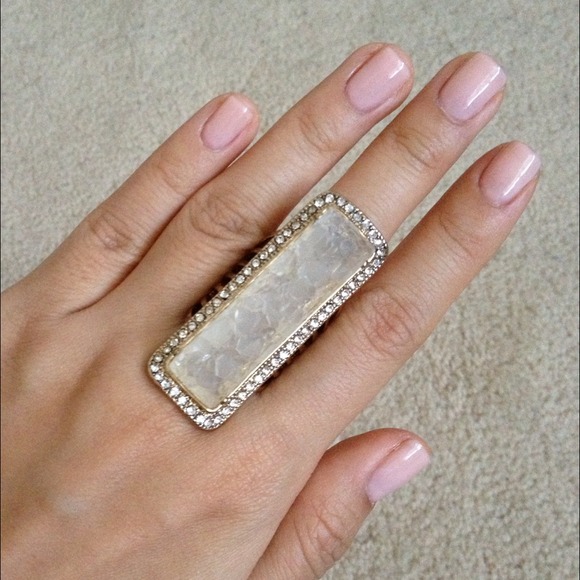 CLEAR STONE GOLD RING - Picture 4 of 4