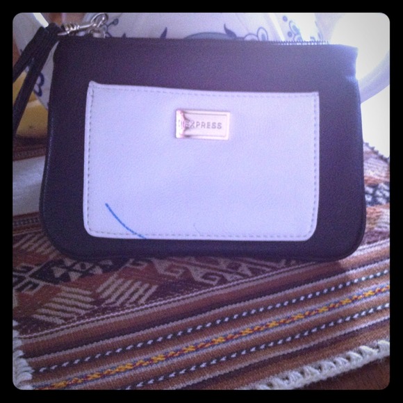Express wristlet✂PRICE