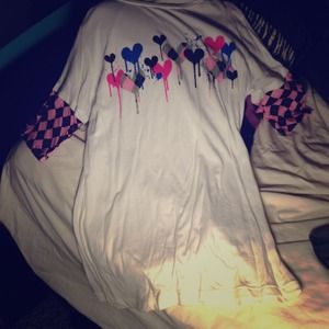 Quarter length sleeve T