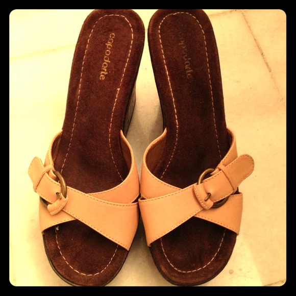 Sale‼️ Capodarte Beige Leather Wedges