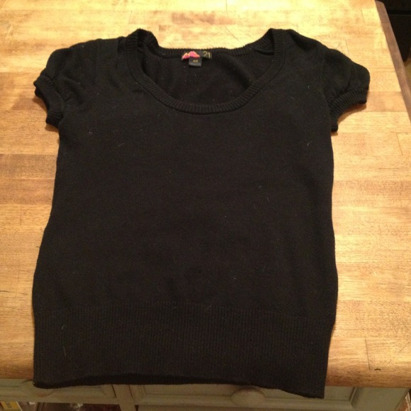 Short sleeve, tight fitted top - Picture 1 of 1