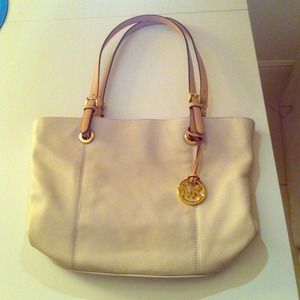 New beautiful Vanilla MK $145 👛👗💎