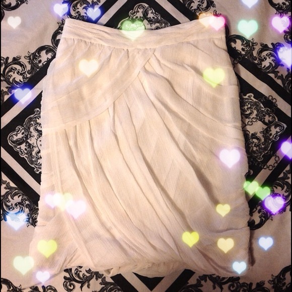 Club Monaco Dresses & Skirts - 100% Silk Club Monaco Skirt Size 4