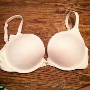 Victoria's Secret bra  34D. Body By Victoria.