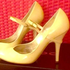 Cream and black t-strap heel bundle for @Ckolrud