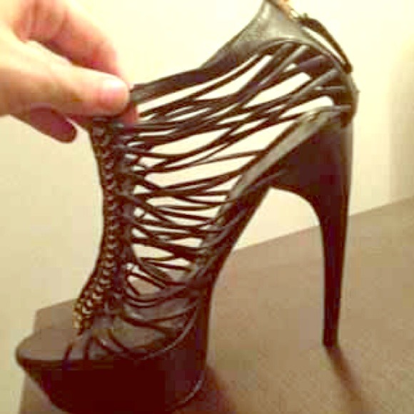 Alexander McQueen Shoes - Alexander McQueen  caged.