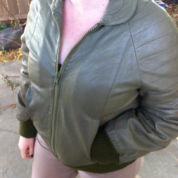 SOLD📦Green Vintage Leather Bomber Jacket