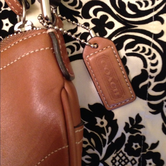 SALE!!! 🎅Coach purse- brown leather! 🎄 - Picture 3 of 4