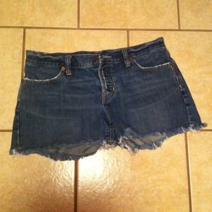 Blue jean shorts.