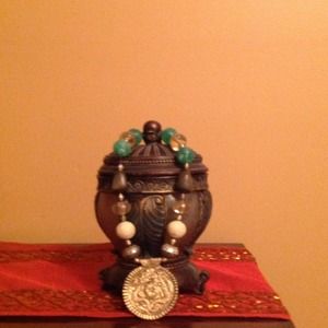 Gorgeous necklace.