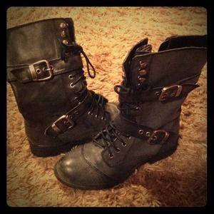 💰REDUCED💰Guess combat boots (grey/black)