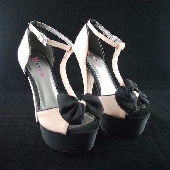 Old Hollywood Pin Up Girl Pumps