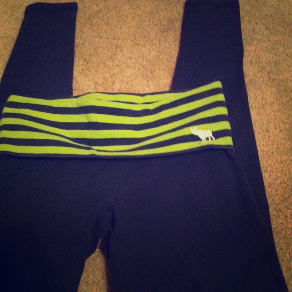 Abercrombie navy leggings!