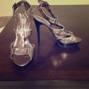***pending trade****Steve Madden silver shoes!