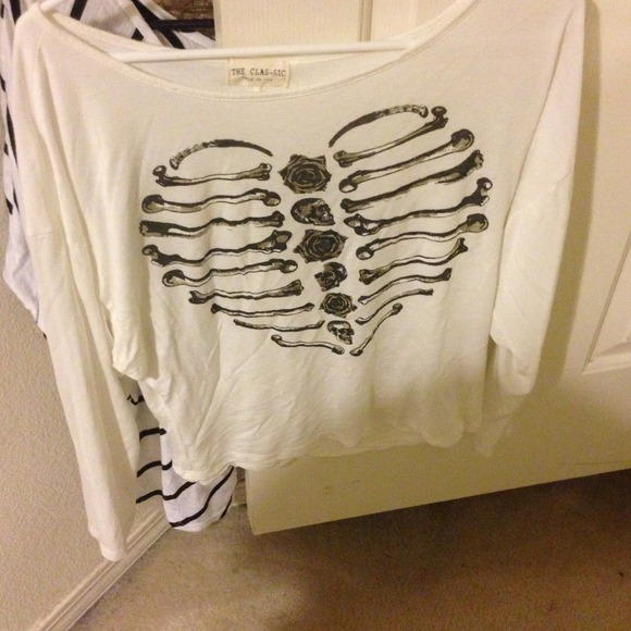 💥💥bundle💥💥 White skull blouse ..