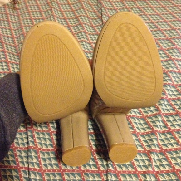 Steve Madden nude patent pumps, best offer - Picture 4 of 4