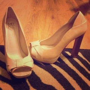 MRKT nude colored peep-toe heels. Never worn ❤👠💄