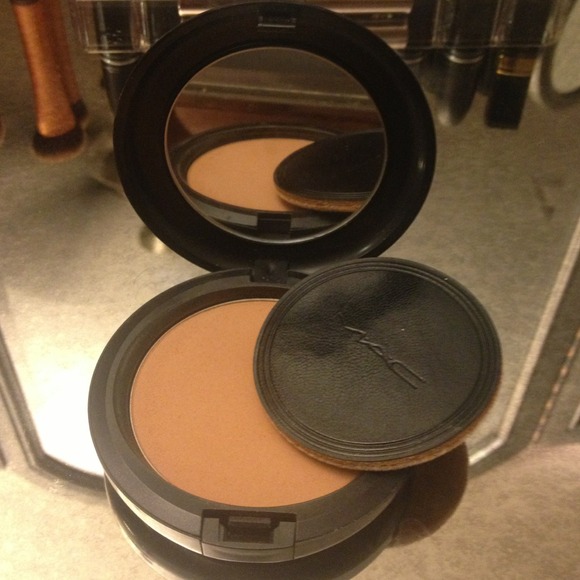 MAC Studio care blend powder in medium deep