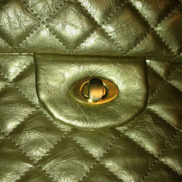 ❗REDUCED❗Quilted gold handbag