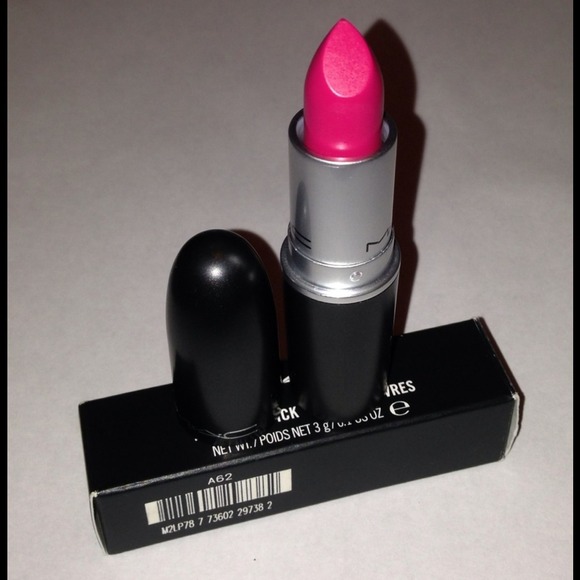 LE MAC "Moxie" by request- BNIB!