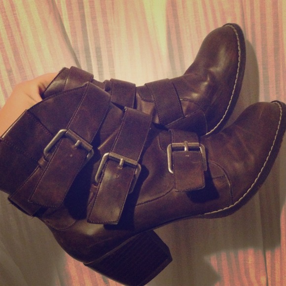 Bundle: brown booties, 2cookie lee necklaces, Cami