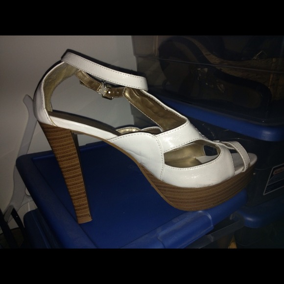 Only worn once.  From bakers