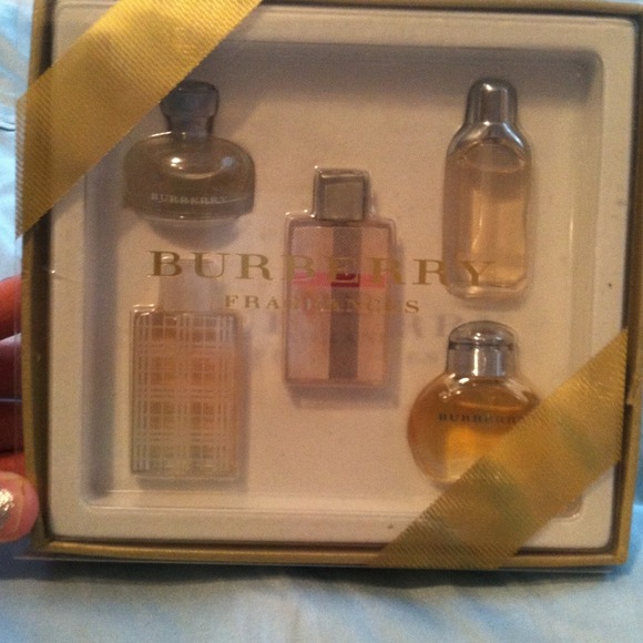 👍Traded👍.  Burberry perfume set