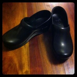 DANSKO "Professional" clogs - black. Like new!