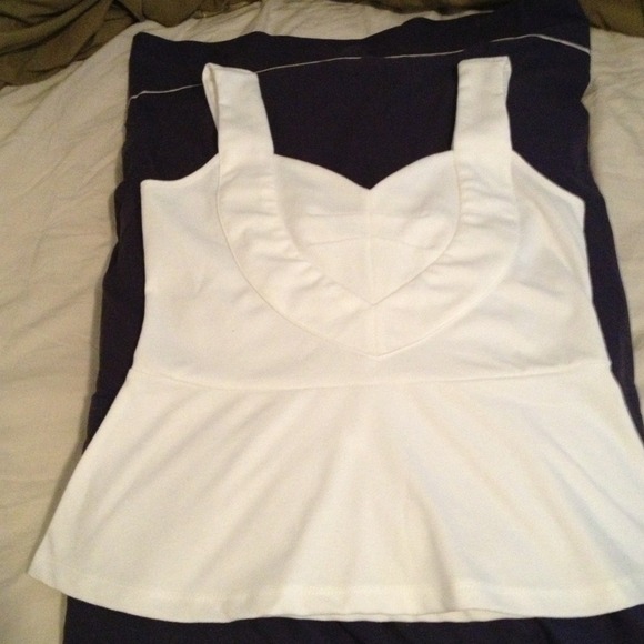 ✂✂REDUCED✂✂ White sexy top!