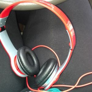 Knock off beats by dre (red)