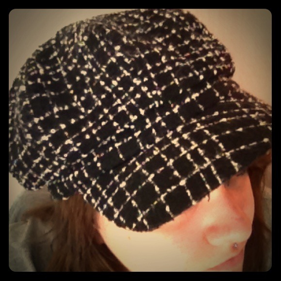 Cute black and white cloth hat looks sorta vintage - Picture 1 of 3